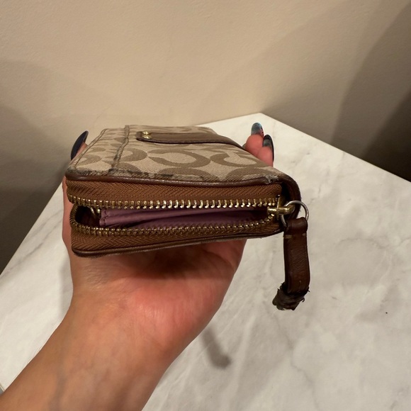 🔥Coach Brown and Tan Patterned Wallet with Buckle🔥 - Picture 4 of 6